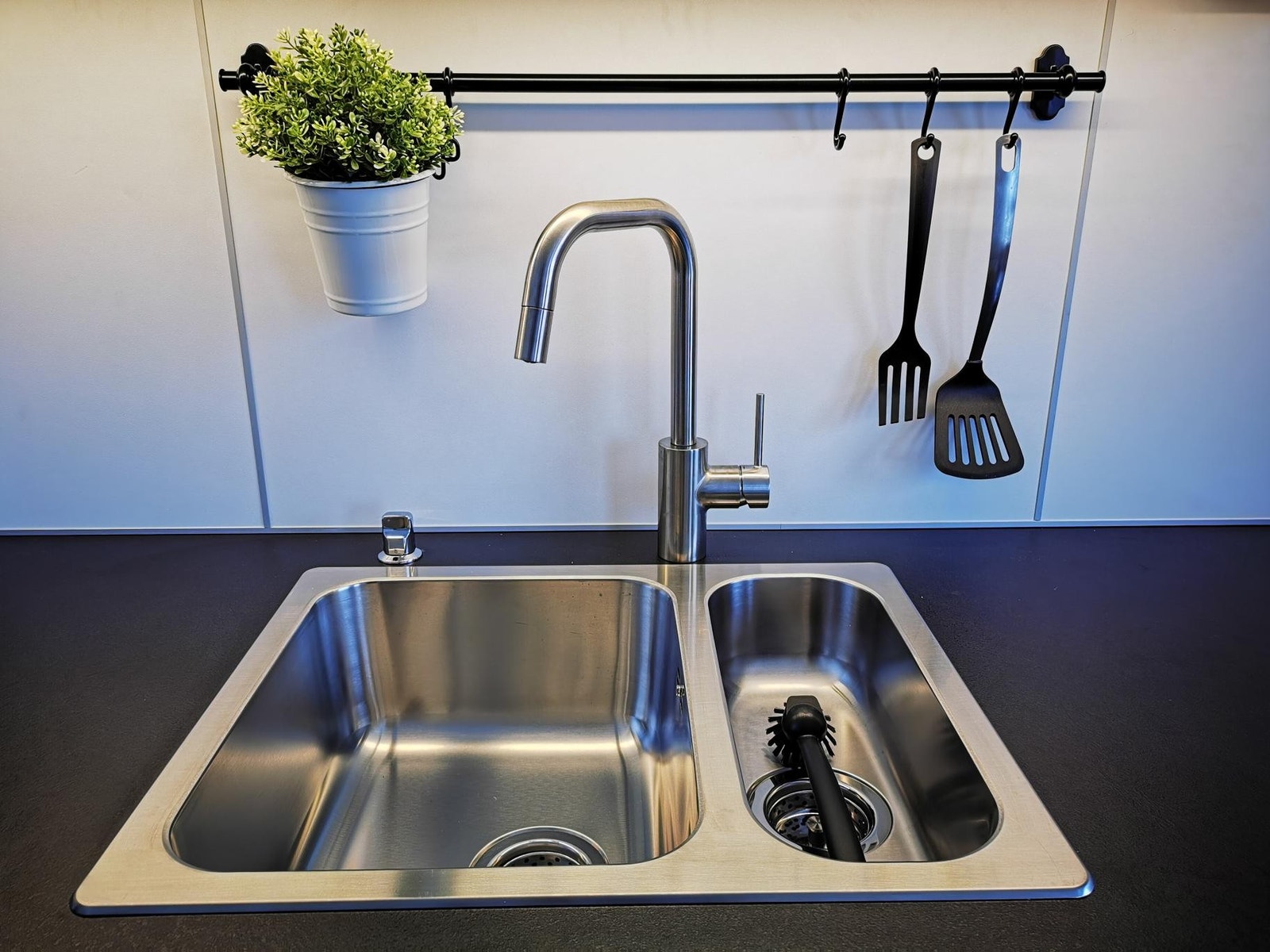 Kjk.batteri ned utdragbar slange, og stoppekran for vaskemaskin Galleribilde