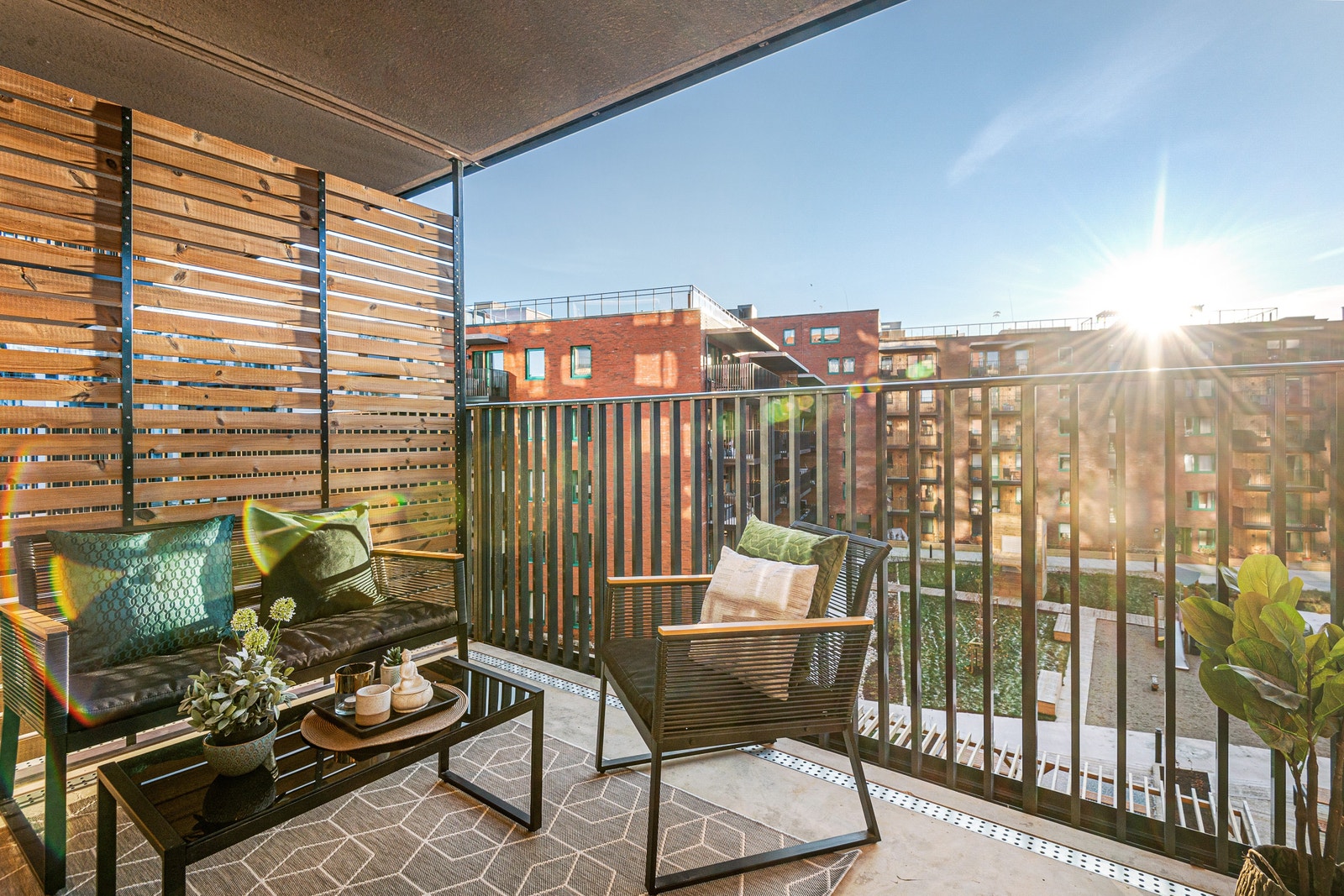 Solrik balkong med utgang fra stuen Galleribilde