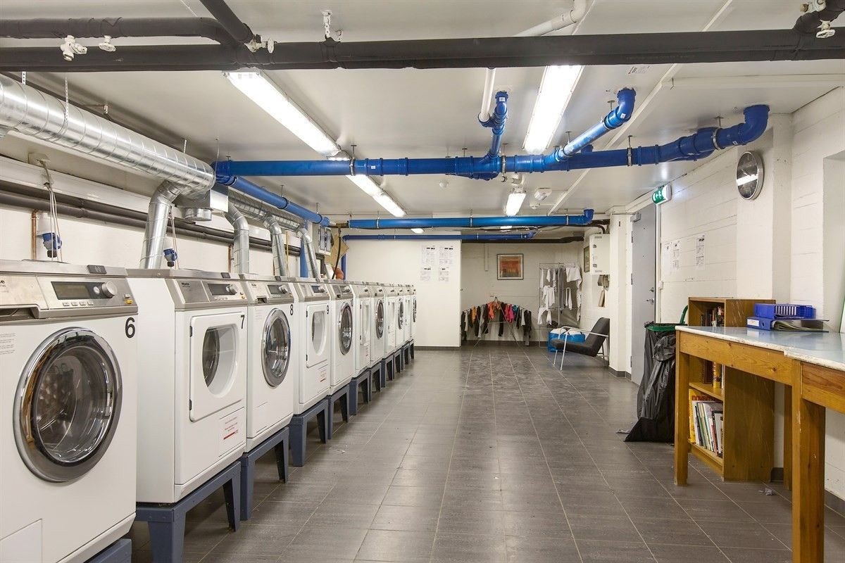 Felles vaskeri i kjeller Galleribilde