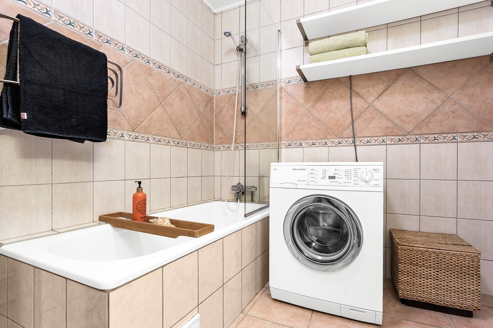 Opplegg for vaskemaskin på badet. Varmekabler i gulv Galleribilde