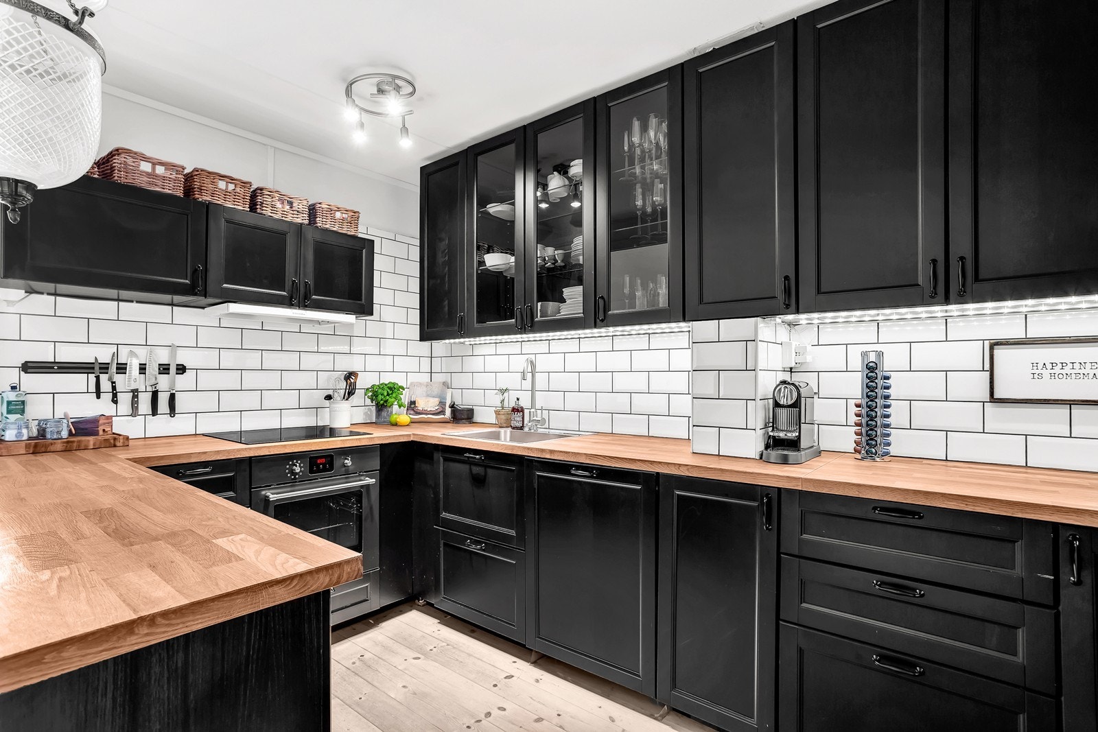 Integrert induksjonstopp, stekeovn og oppvaskmaskin Galleribilde