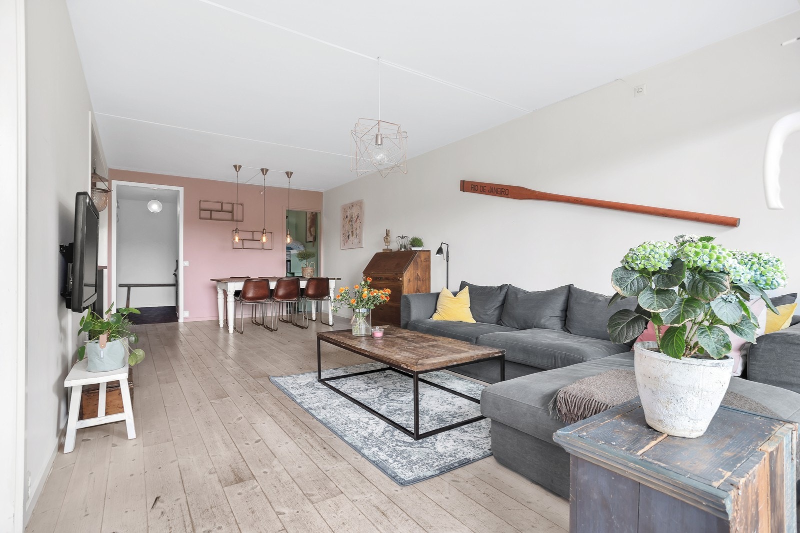 Furugulv i stuen Galleribilde