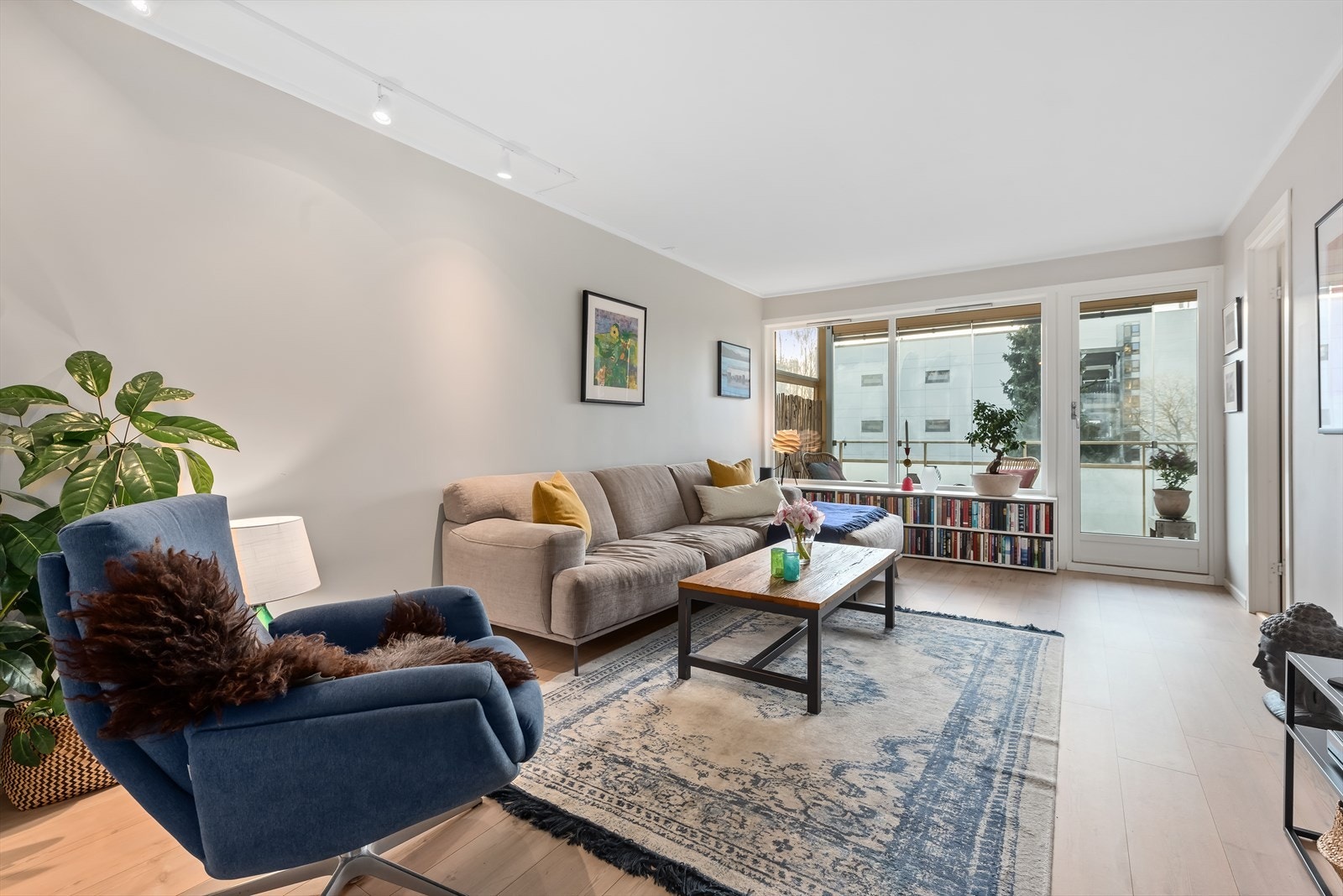 Lys og romslig stue Galleribilde