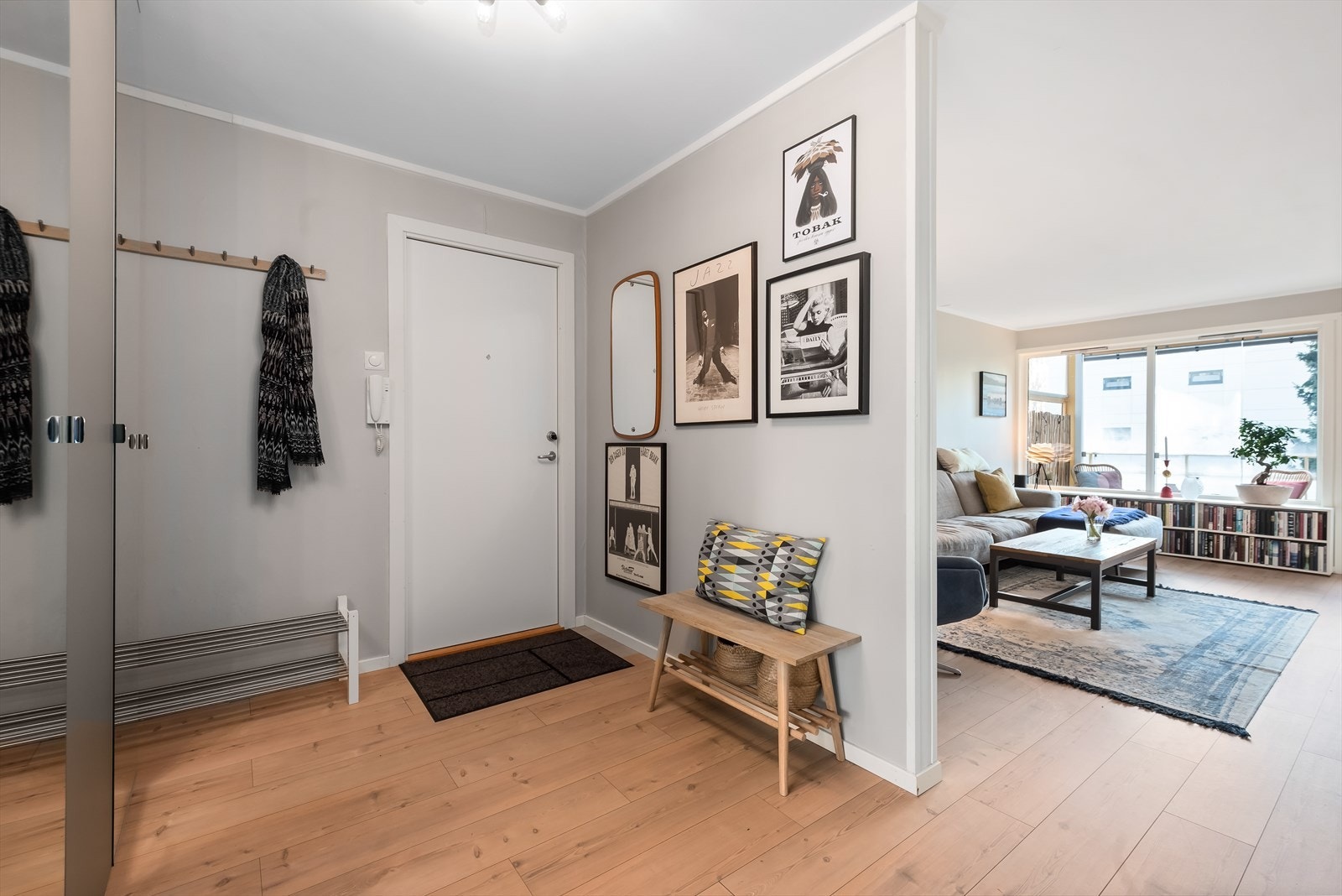 Luftig, åpen entré Galleribilde