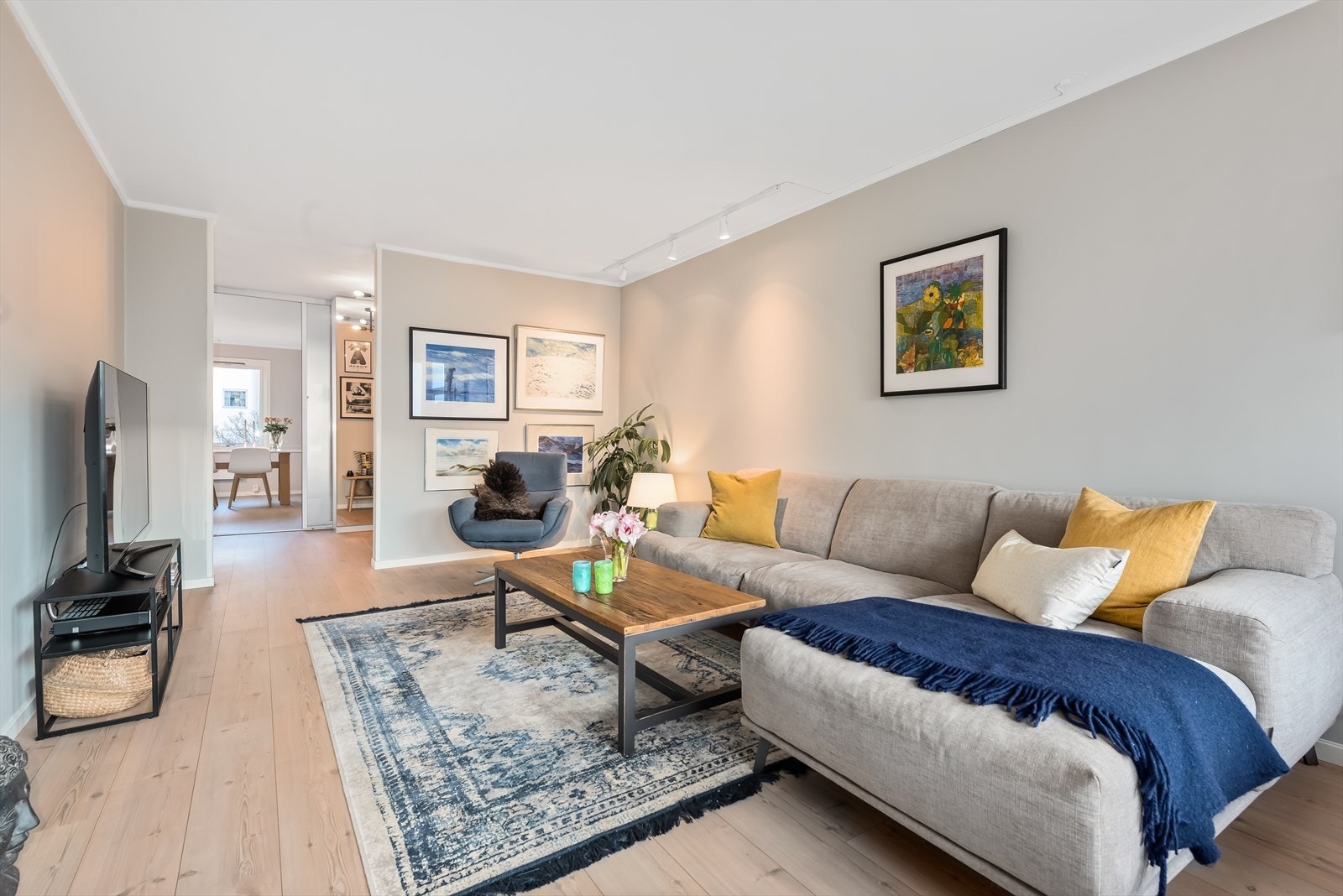 Gjennomgående planløsning gir godt lys og en god romfølelse Galleribilde