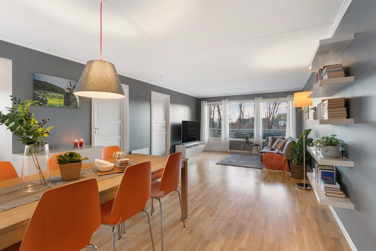 Privatmegleren Sandvika har gleden av å presentere denne delikate hjørneleiligheten landlig beliggende på Emma Hjort Galleribilde