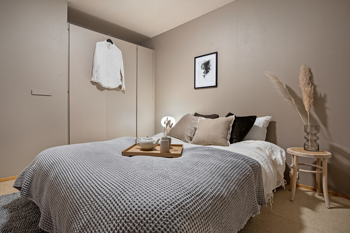 Her er det god plass til seng og garderobe