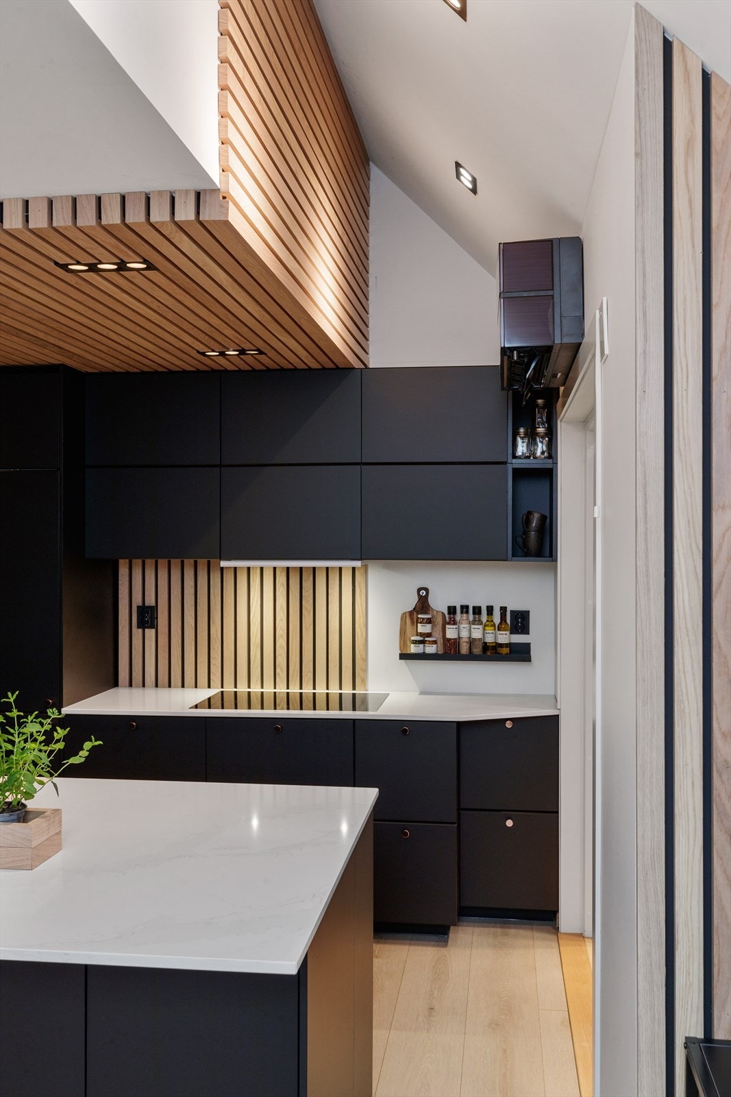 God oppbevaringsplass på kjøkkenet. Galleribilde