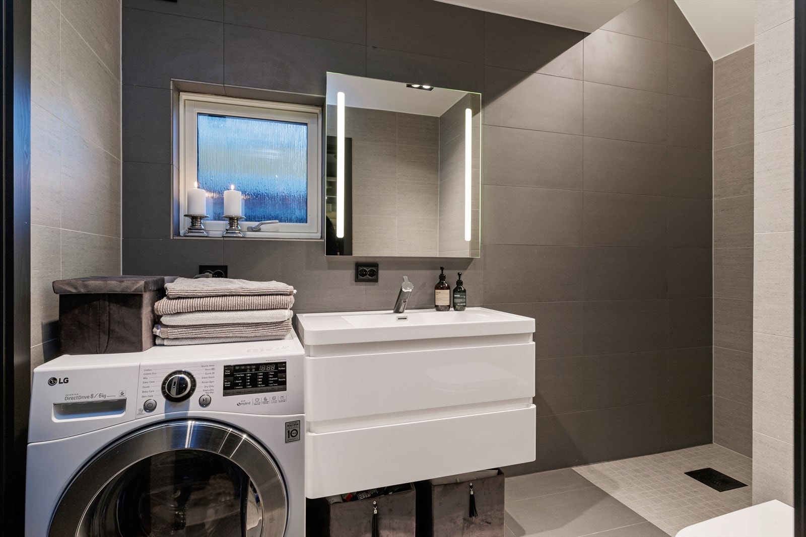 Lekkert bad fra 2019 med varmekabler i gulv. Galleribilde