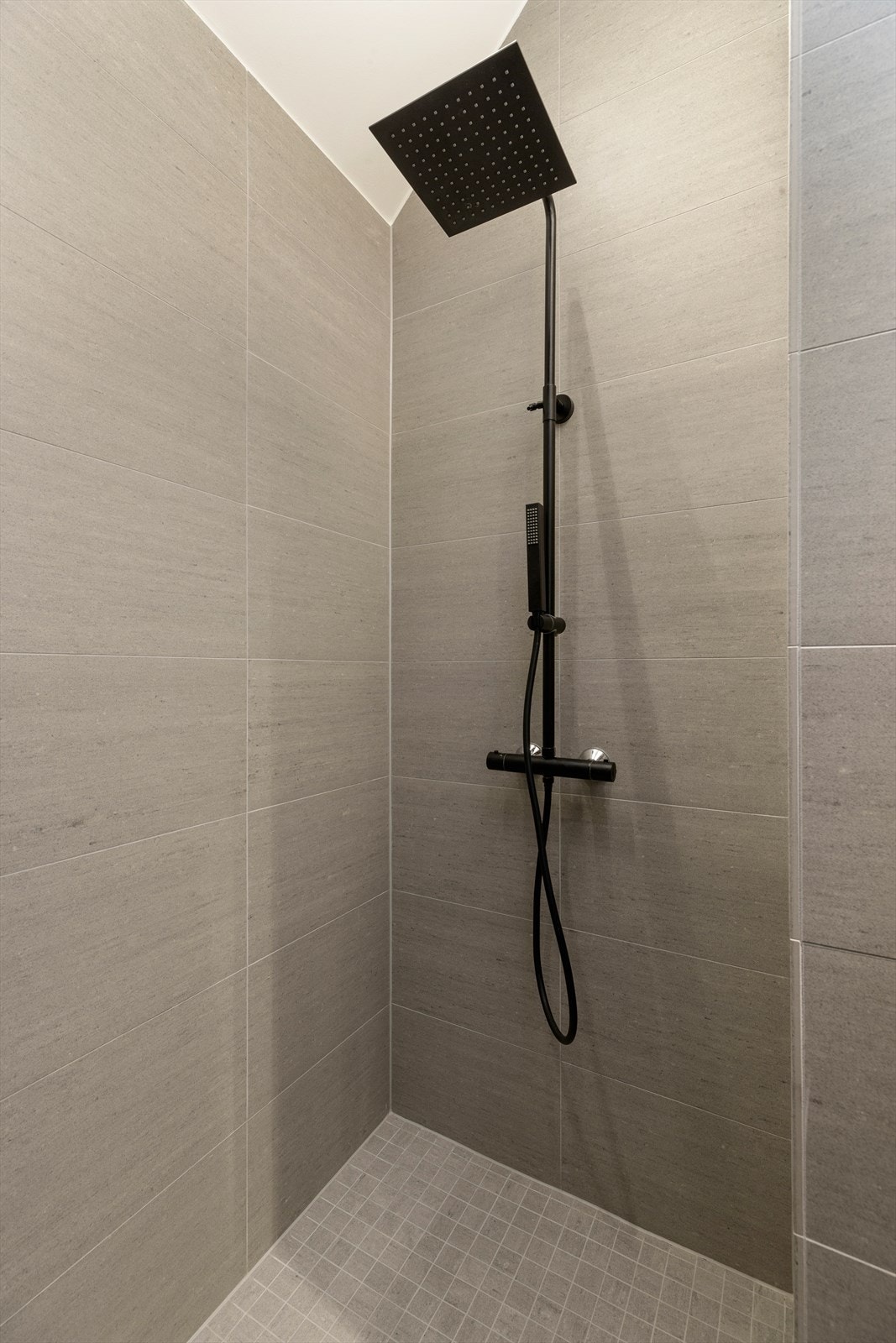 Romslig dusj. Galleribilde