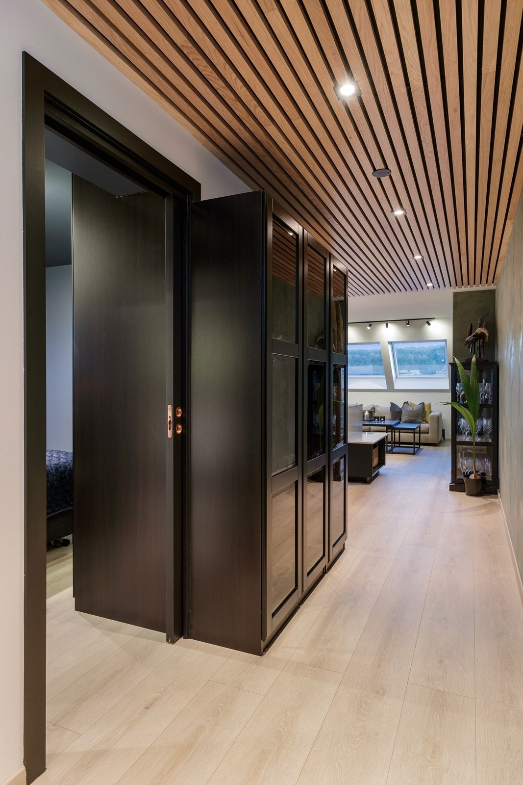 Entré med garderobe. Galleribilde