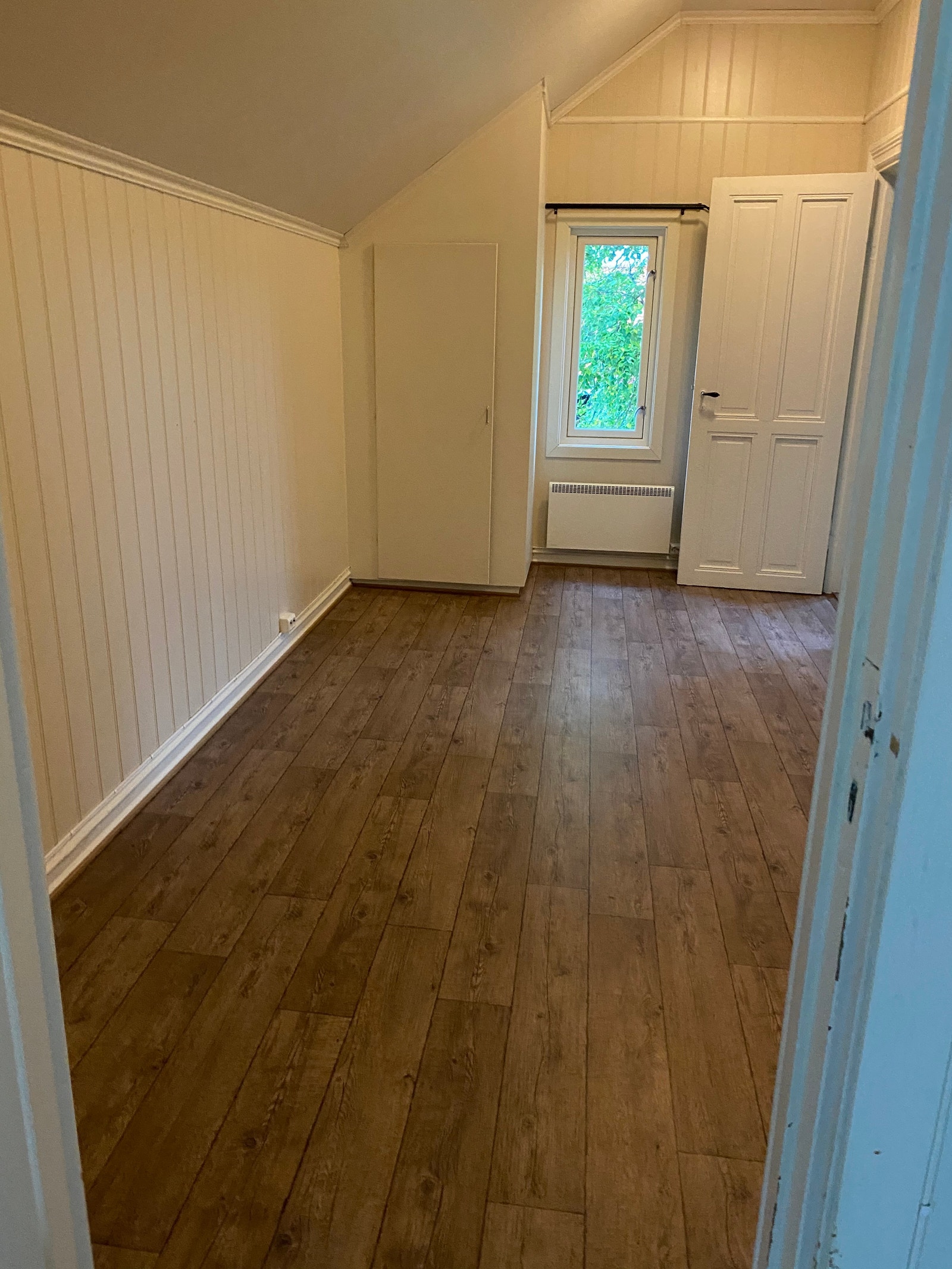 Soverom, rom 206, Galleribilde