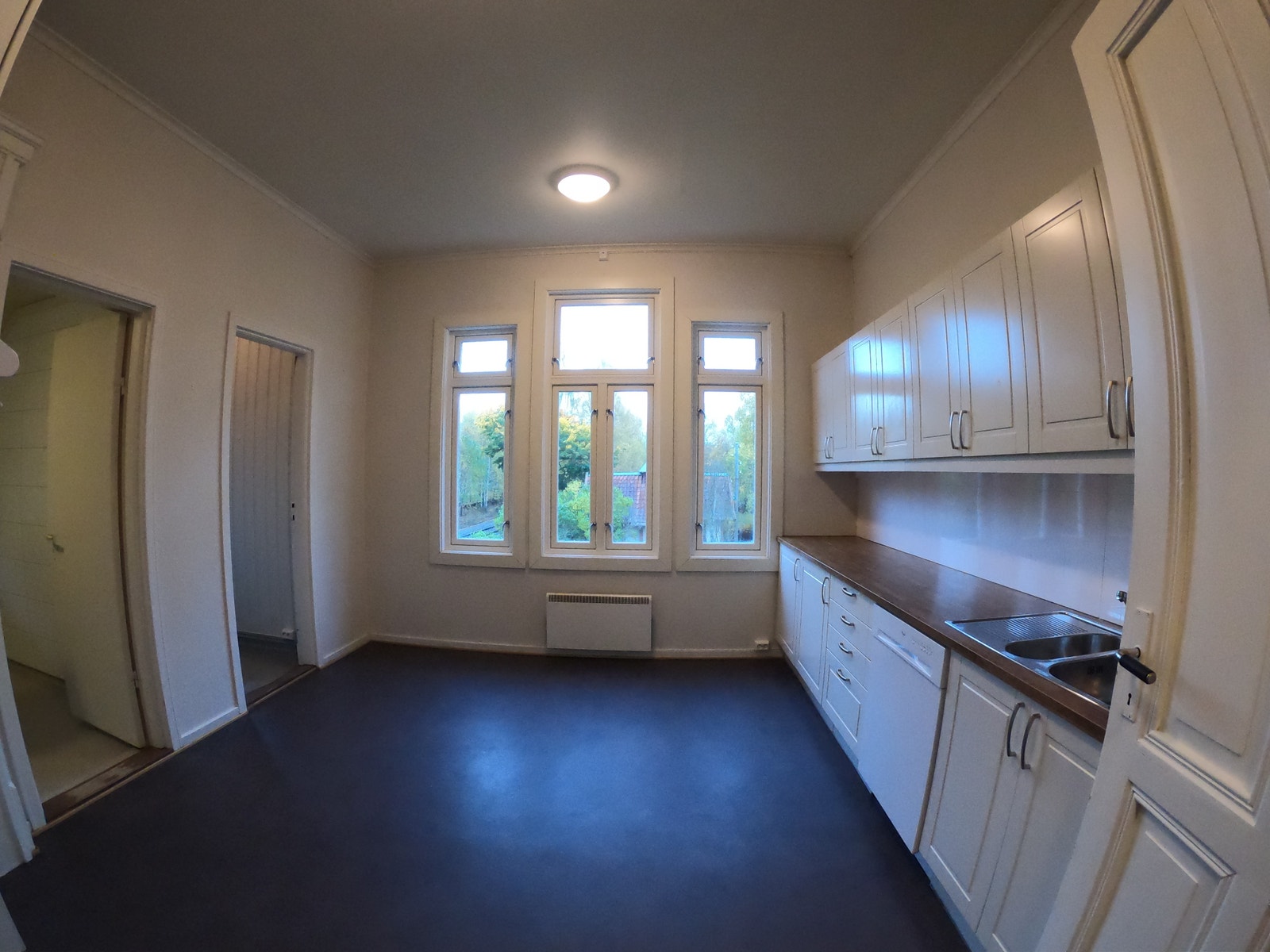 Kjøkken (vidvinkelfoto) Galleribilde