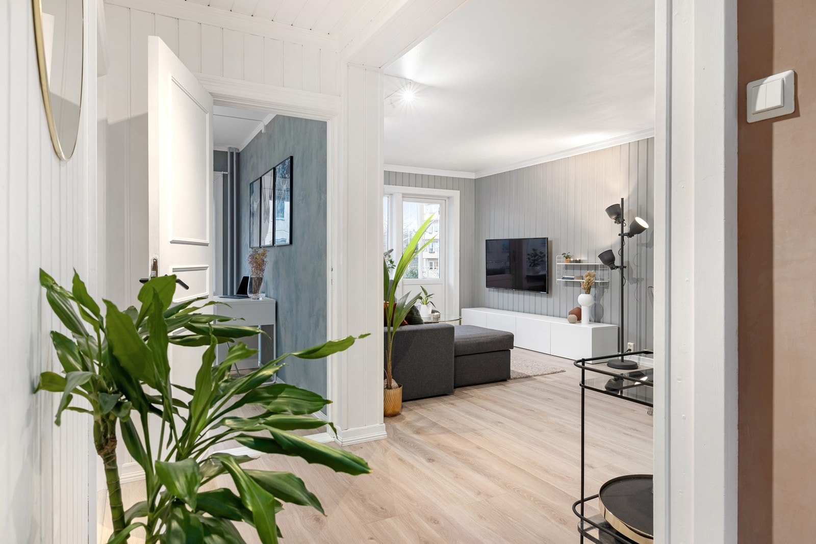 Leilighetens overflater ble malt i 2019 Galleribilde