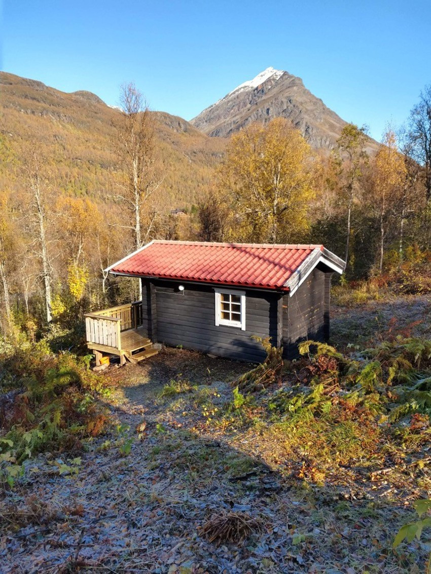 I august 2020 fikk alle de 3 hyttene veranda i front