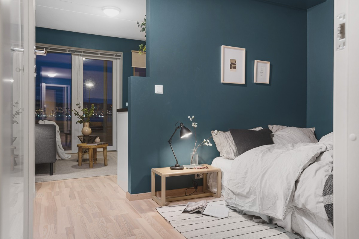 Leiligheten har gjennomgående moderne og stilige fargevalg.