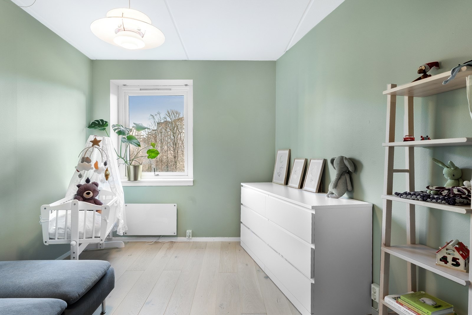 Soverom nr. 2 vender også mot Akerselva. Rommet er innredet som barneværelse. Galleribilde
