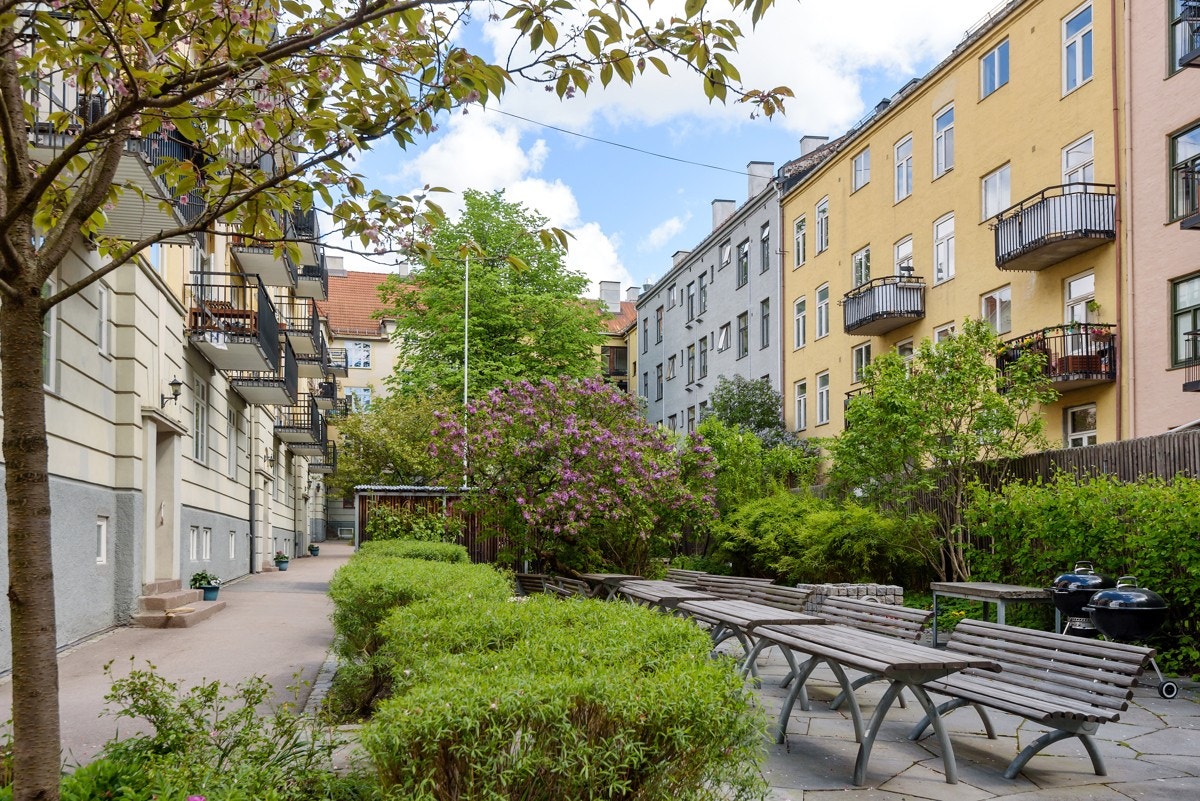 Torshov kvartal 3 har et flott bilfritt gårdsrom med lekeplass, sittegrupper, sykkelparkering, barnevognsparkering og grillmuligheter. Galleribilde