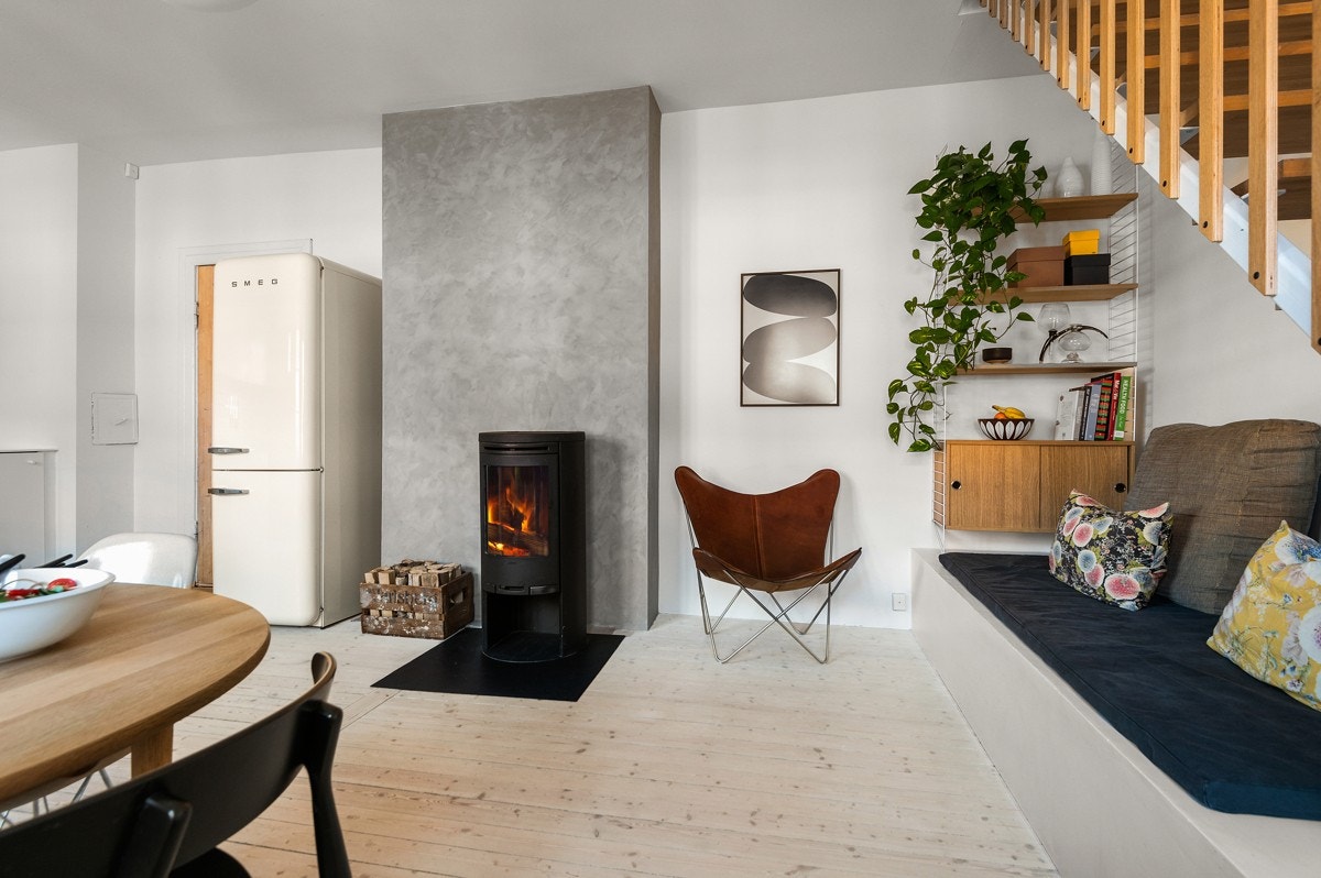 Klassiske detaljer som generøs takhøyde og originale tregulv. Galleribilde