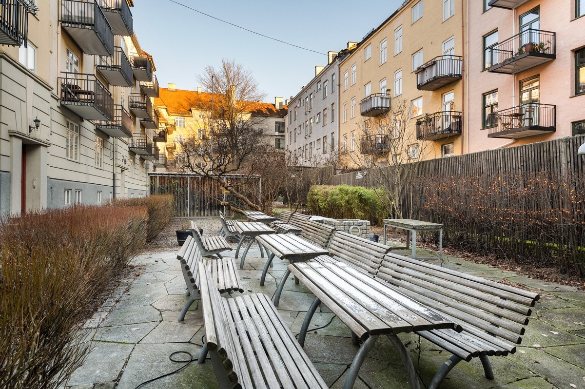Torshov kvartal 3 har et flott bilfritt gårdsrom med lekeplass, sittegrupper, sykkelparkering, barnevognsparkering og grillmuligheter. Galleribilde