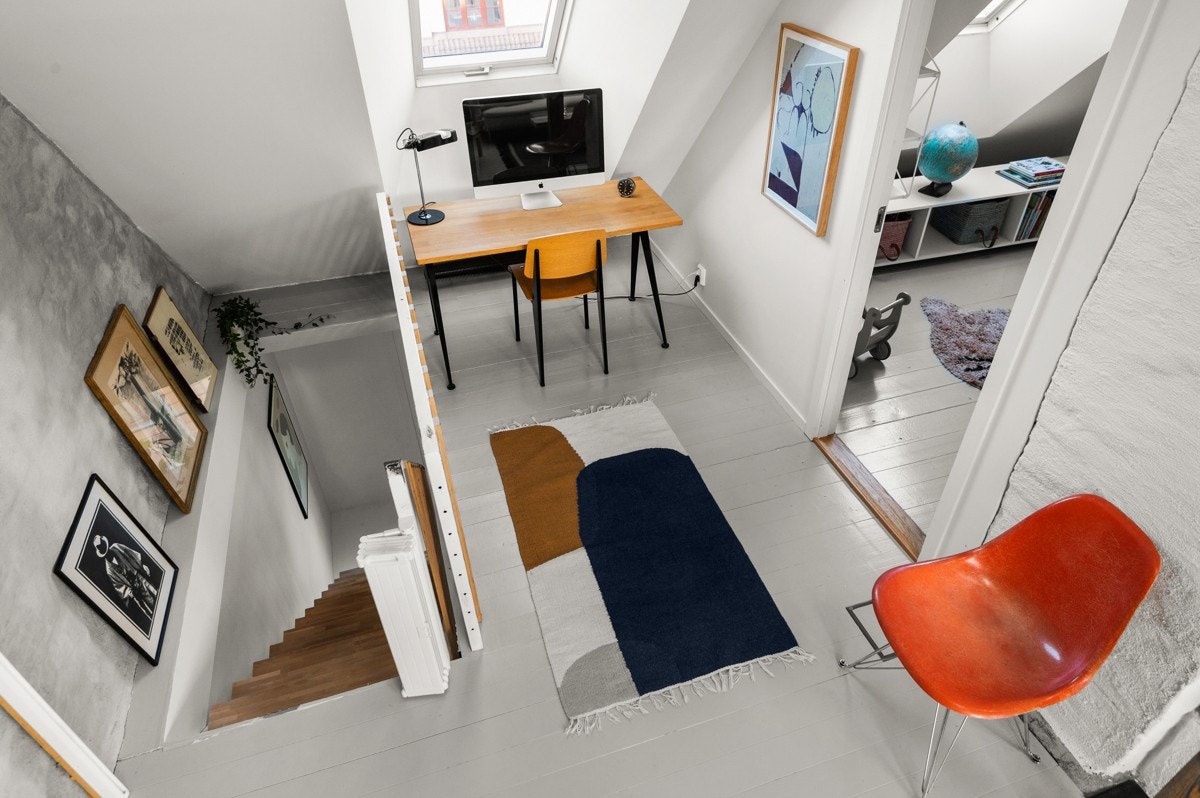 God plass til kontorløsning i loftstuen. Galleribilde
