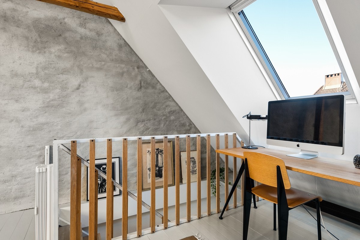 God plass til kontorløsning i loftstuen. Galleribilde