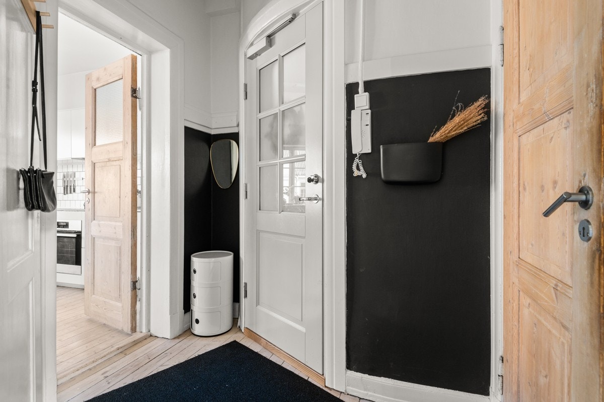 Entré med praktisk kott. Galleribilde