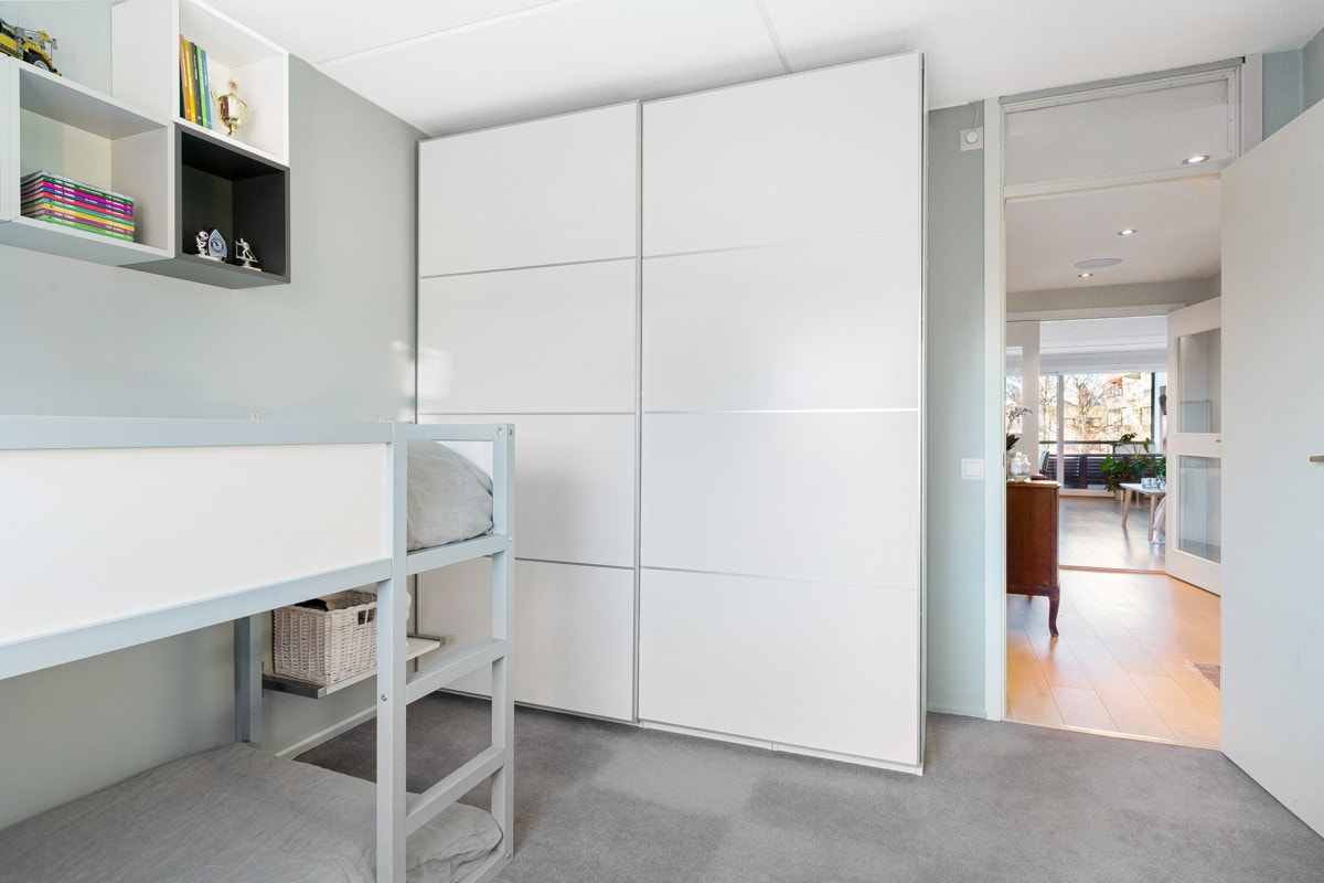 Alle soverommene har skapløsninger. Galleribilde