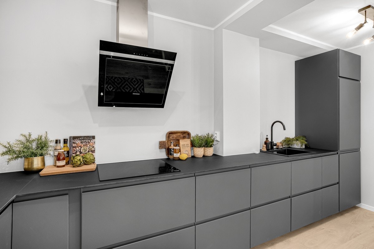 Godt med benkeplass, her kan hele familien sammen tilbrede gode måltider! Galleribilde