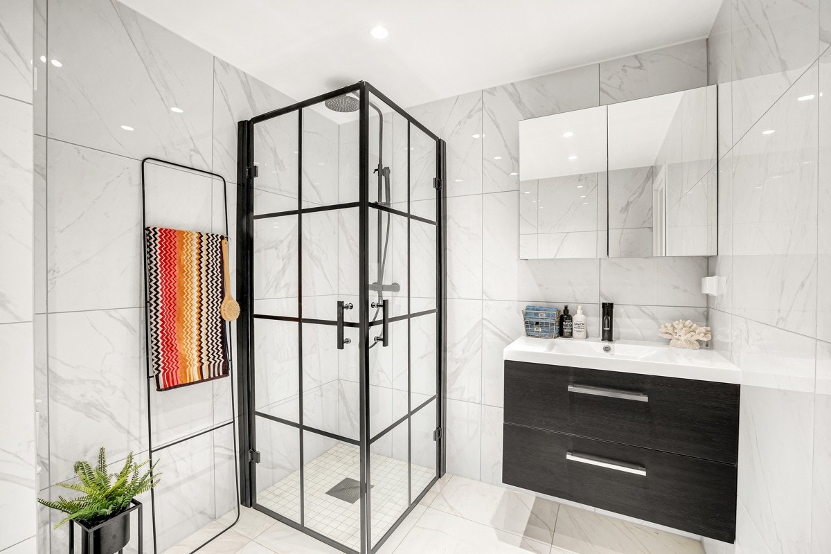 Servant- og speilskap - Opplegg ti vaskemaskin Galleribilde