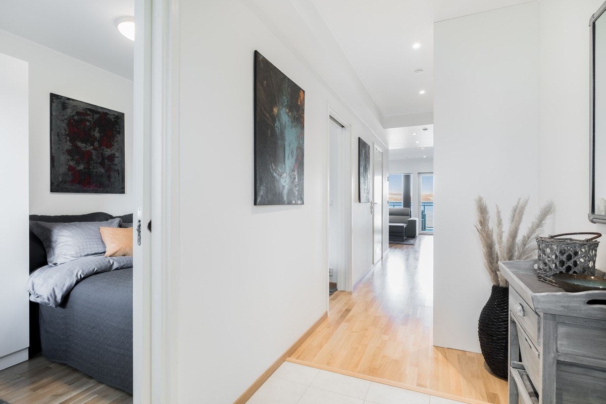 Leilighetens areal er velutnyttet, med blant annet skyvedører inn til soverommet. Galleribilde