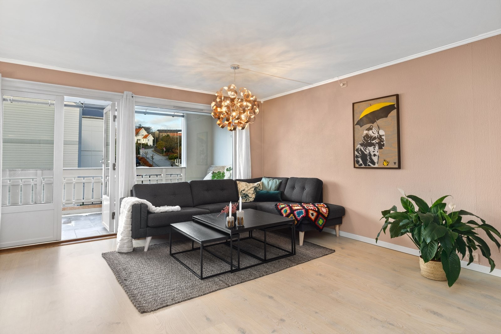 God plass til stor sofa Galleribilde