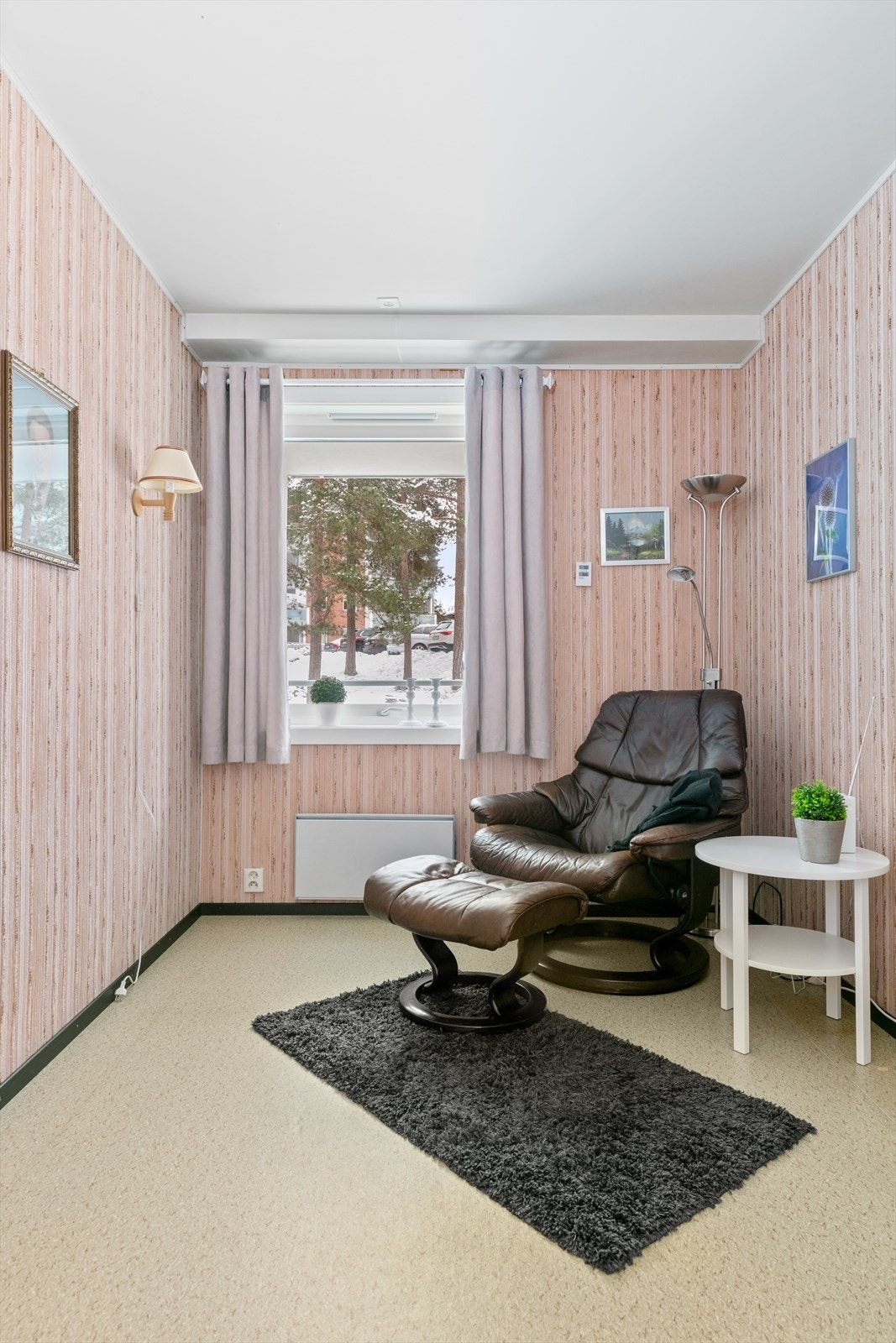 Boligens andre soverom er av fin størrelse med flere innredningsmuligheter. Galleribilde