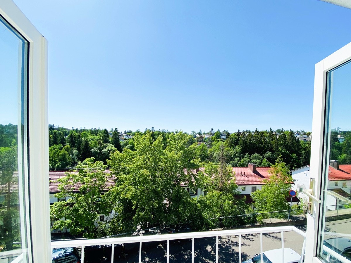 Utsikt fra fransk balkong på ca. 1,2 kvm Galleribilde