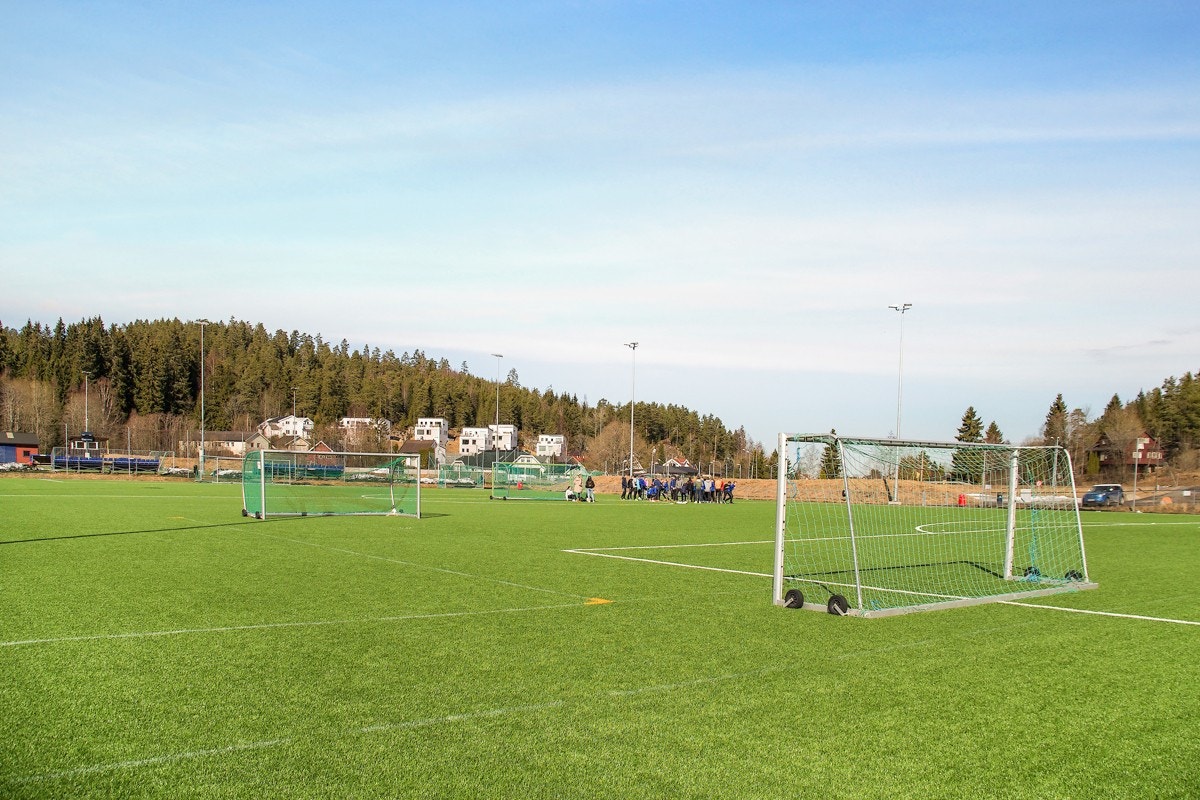 På Marikollen er det flere fotballbaner og stort idrettsanlegg. Galleribilde