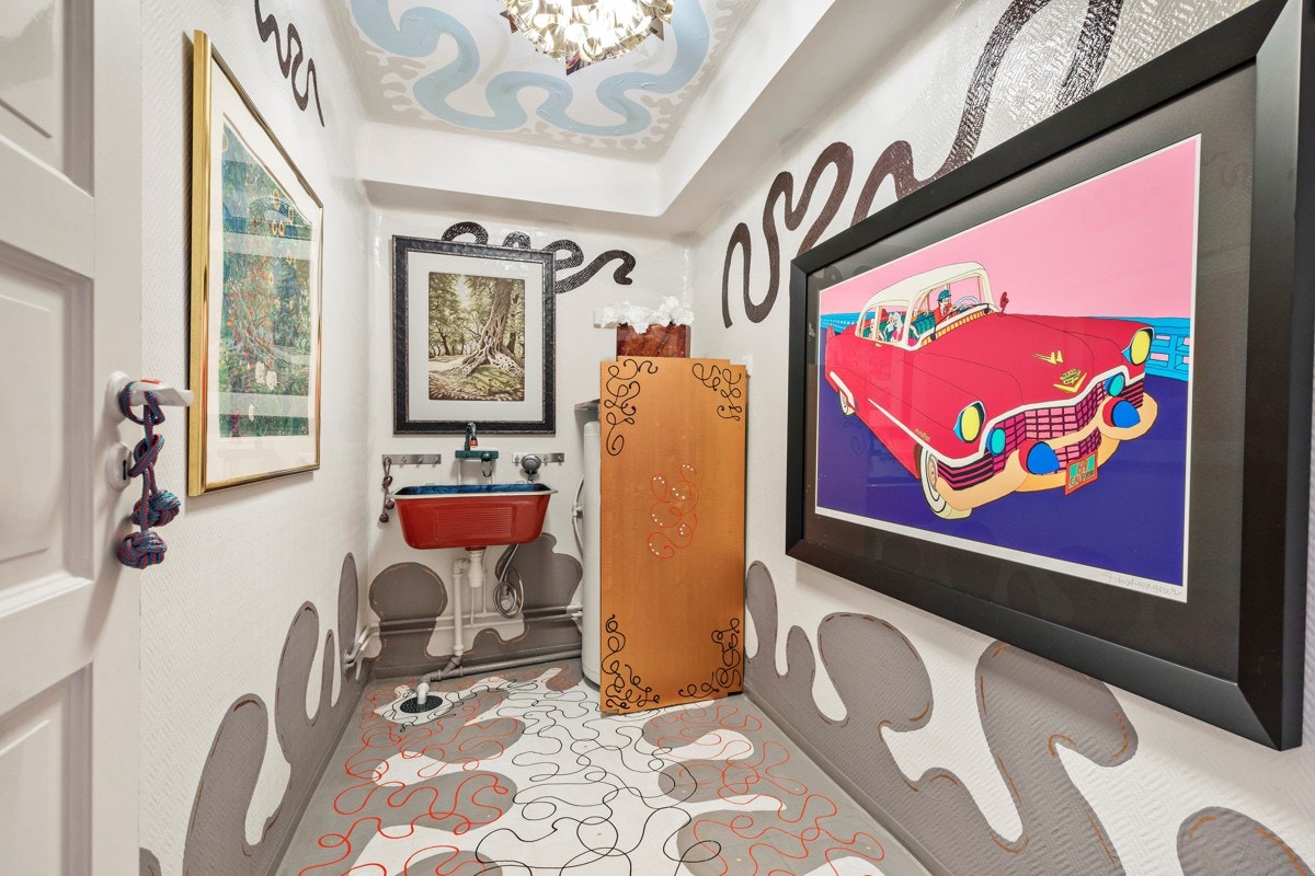 Vaskerom med god størrelse hvor det er god plass til vaskemaskin, tørketrommel og annen vaskeromsinnredning. Galleribilde