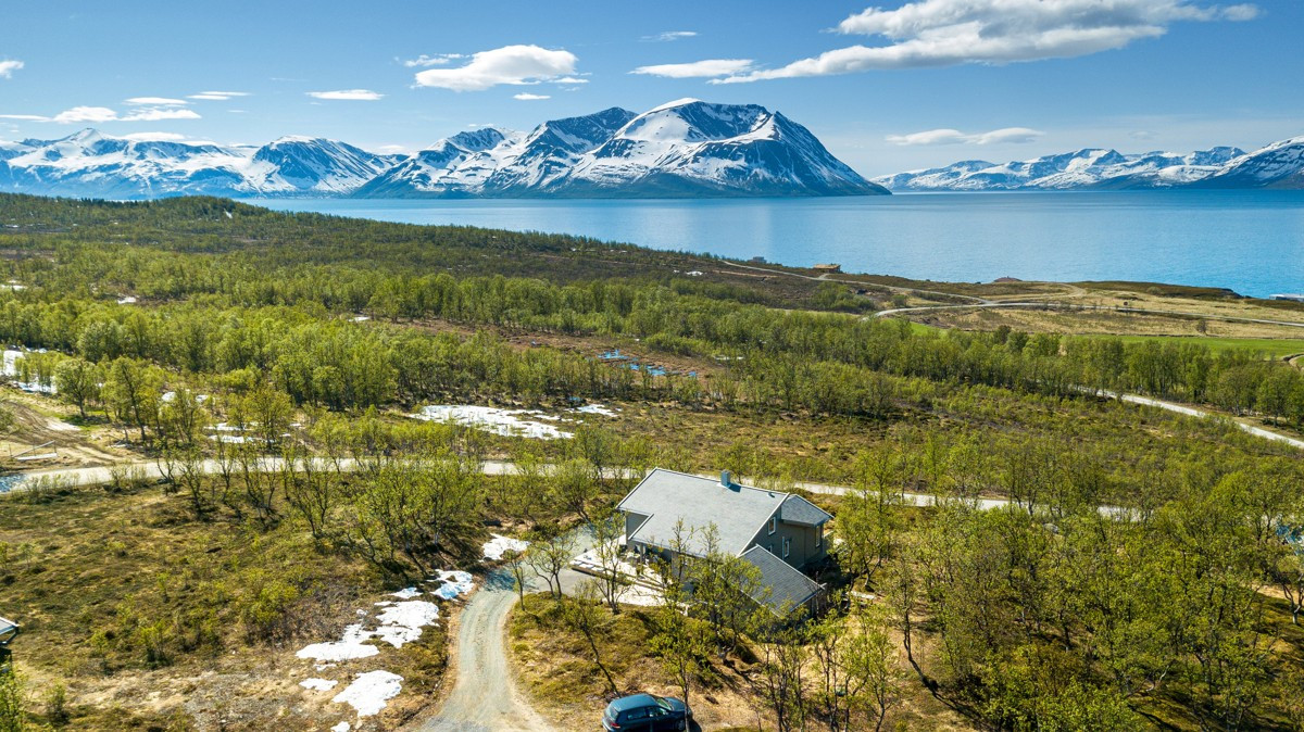 Fra boligen er det fantastisk utsikt mot Ullstiden