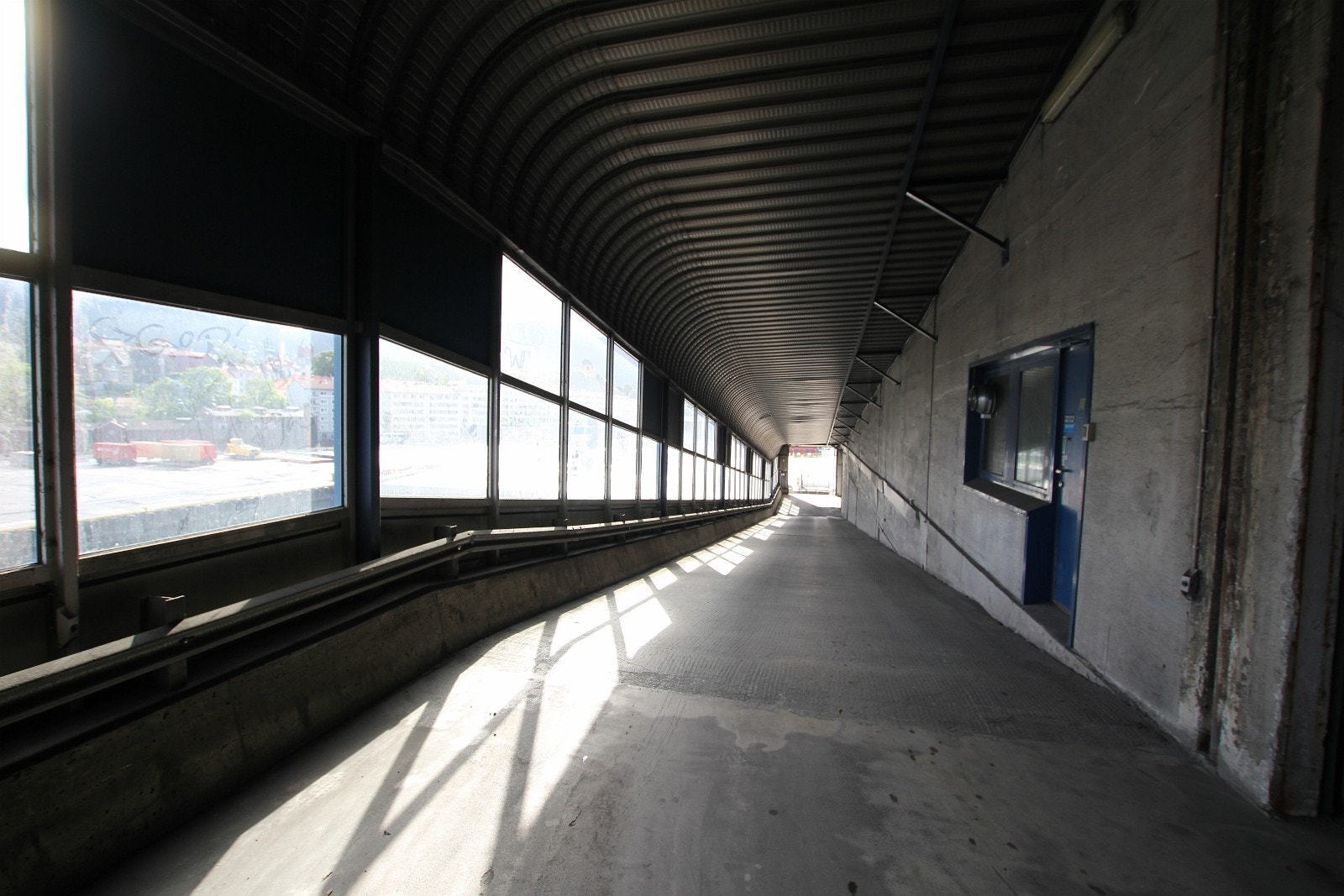 Kjørerampe rett inn i huset Galleribilde