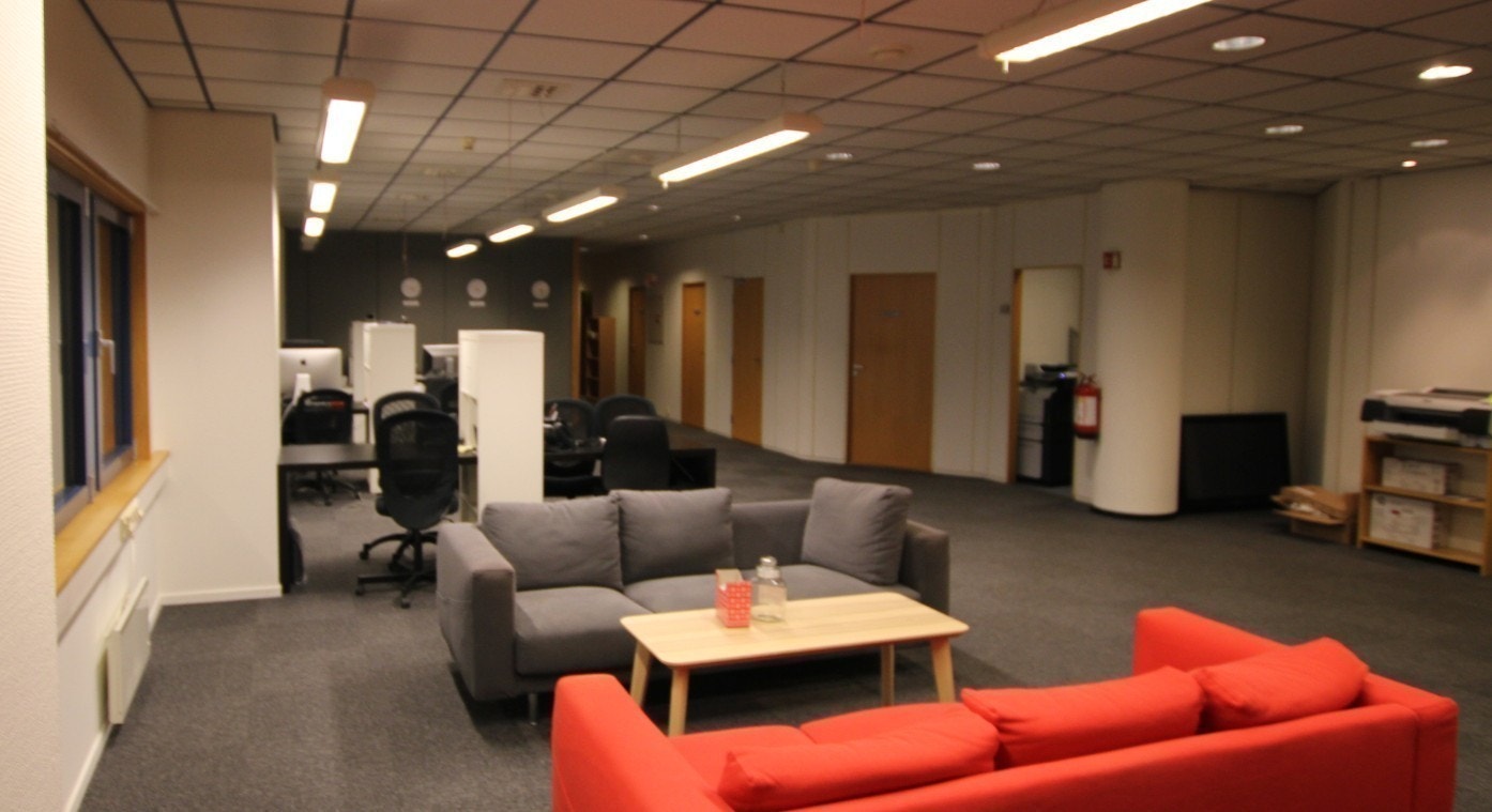 Toaletter og arkiv i bakgrunnen Galleribilde