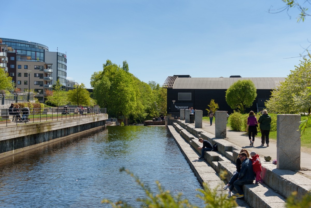 Badeplassen i Nydalen er pent opparbeidet og ideelt for avkobling med familie og venner. Galleribilde