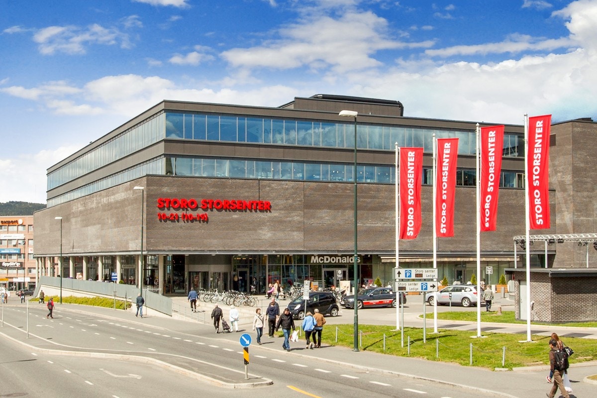 Storo Storsenter er en av leilighetens nærmeste naboer. Dette er et av Norges største kjøpesentre med 130 butikker, spisesteder og tjenester Galleribilde