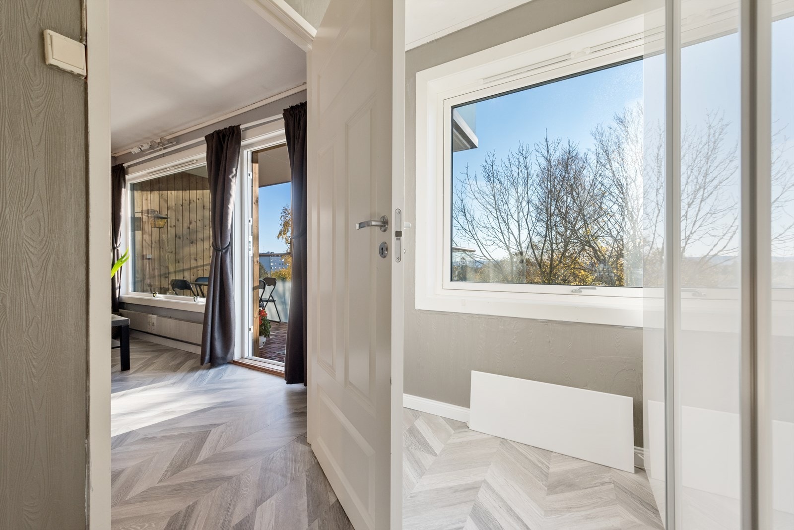 Hovedsoverommet har god plass til stor seng og tilhørende møblement. Galleribilde