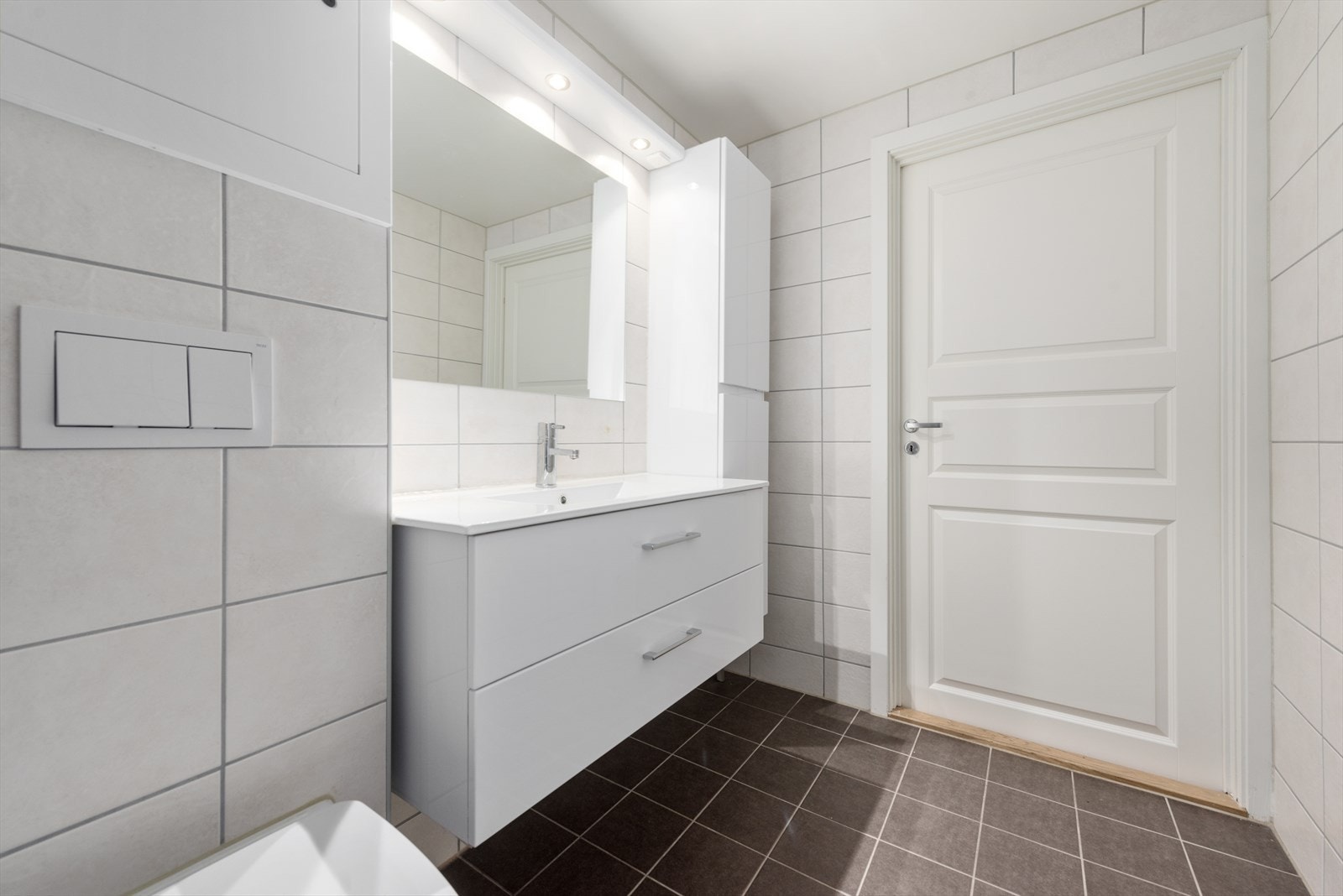 Her er det pent innredet med varmekabler i gulv. Galleribilde