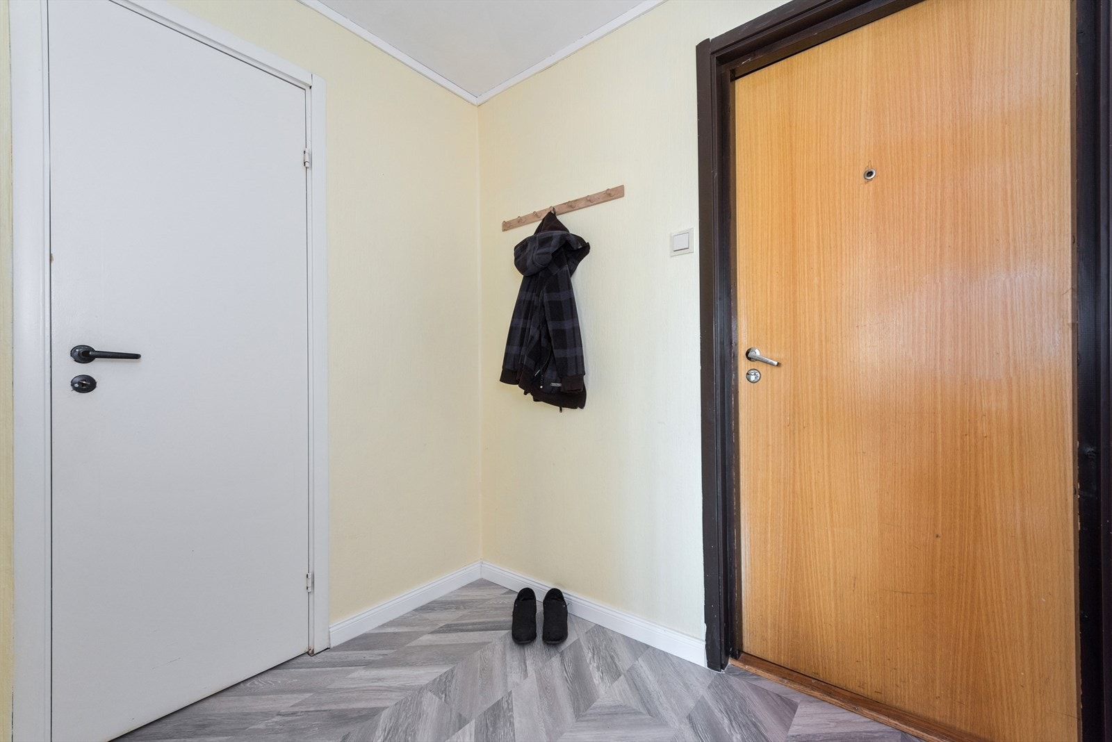 Inngangsparti med adkomst til innvendig bod. Galleribilde