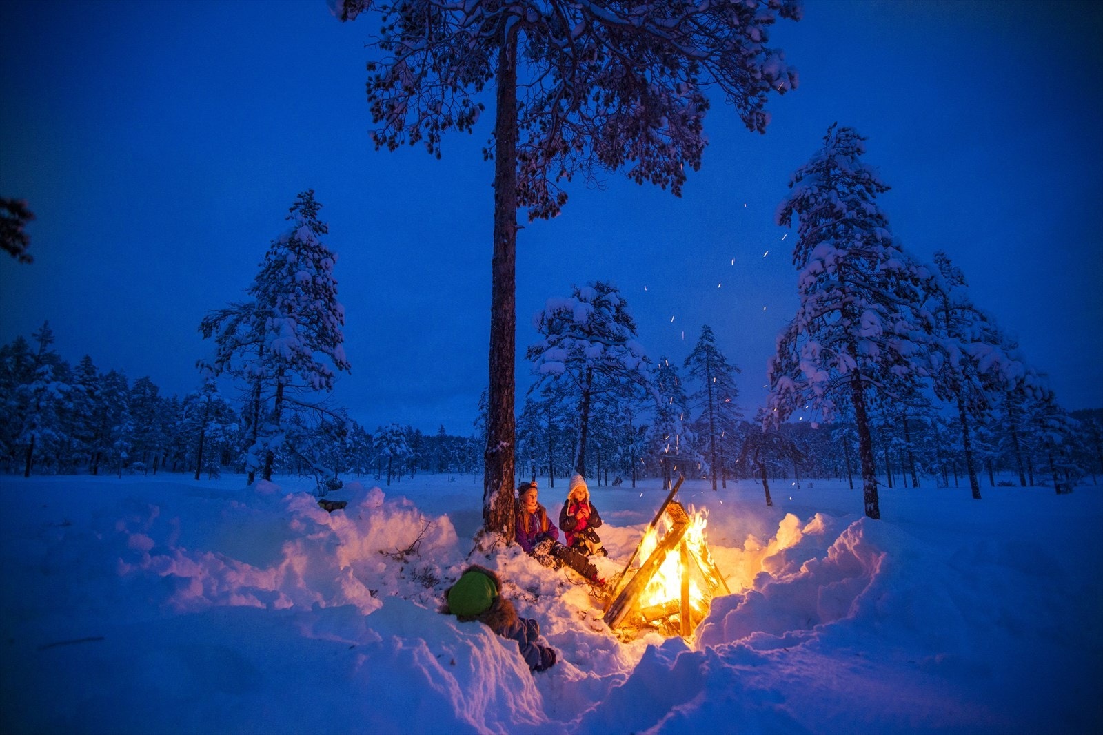 Turen til Fyrisjø og Vardefjell er populære for barnefamilier som ikke ønsker de lengste turene, men heller vil kose seg med grilling, aking og sosialt samvær i spennende småskog. Galleribilde