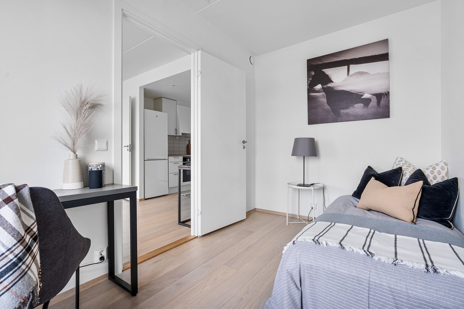 Rommet passer perfekt til gjesterom, barnerom, kontor eller en kombinasjon av disse Galleribilde