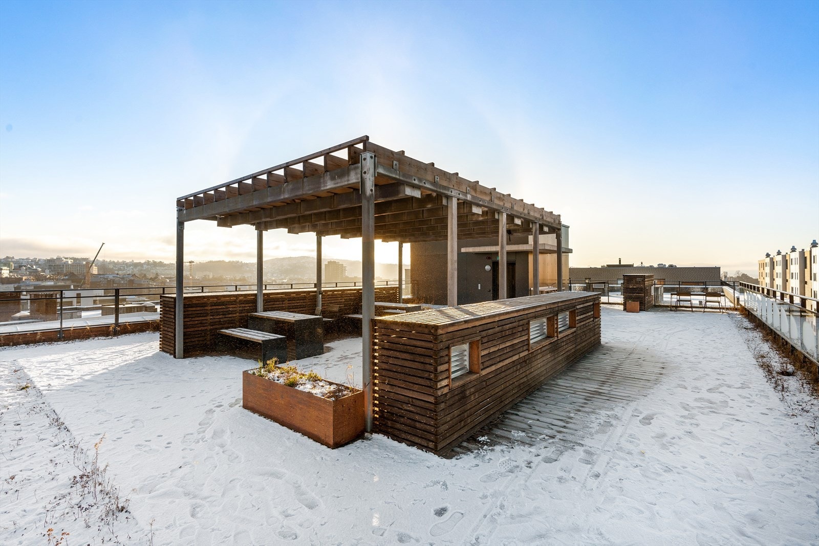 Sameiets takterrasse har en nydelig utsikt og meget gode solforhold Galleribilde