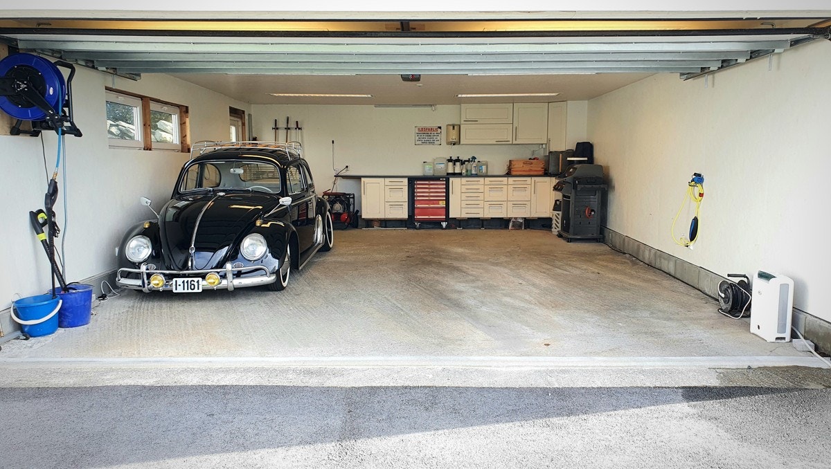 Stor garasje med el. portåpner Galleribilde