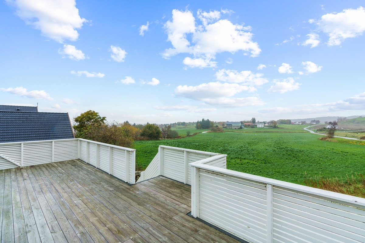 Takterrasse med gode solforhold og utsikt Galleribilde