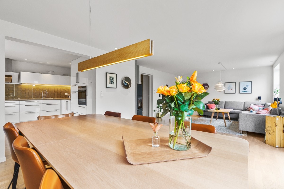 Åpen løsning mot kjøkkenet Galleribilde